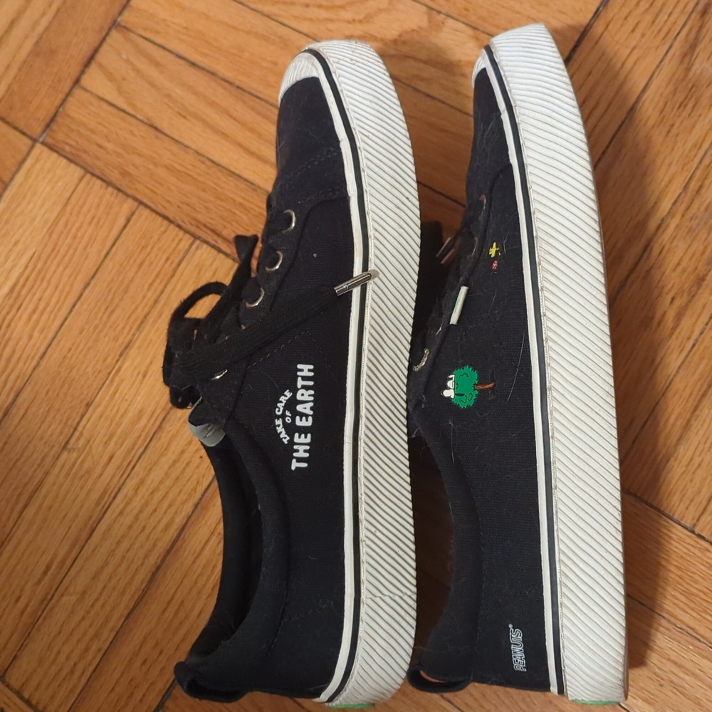 Cariuma OCA Peanuts sneakers